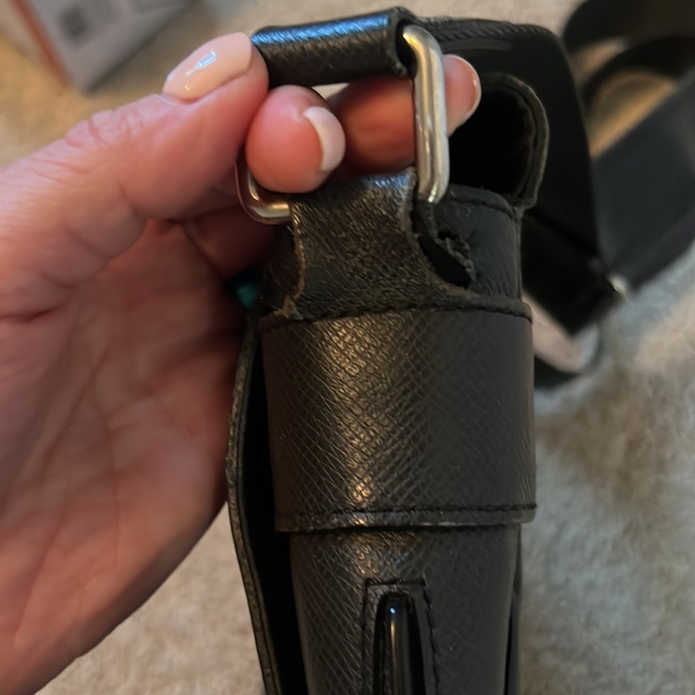 Authentic crossbody Louis Vuitton bag - Picture 4 of 9